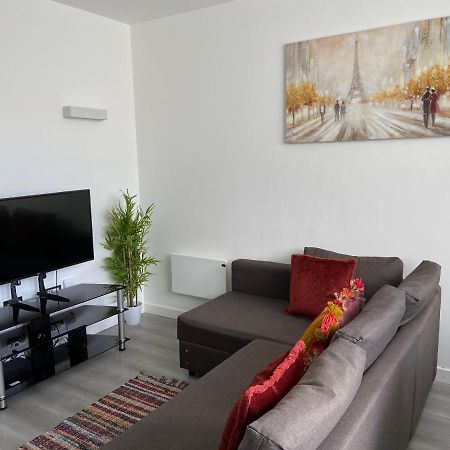 Lovely 2 Double Bedroom Flat With Free Parking - At The Atrium Mk 米尔顿凯恩斯 外观 照片