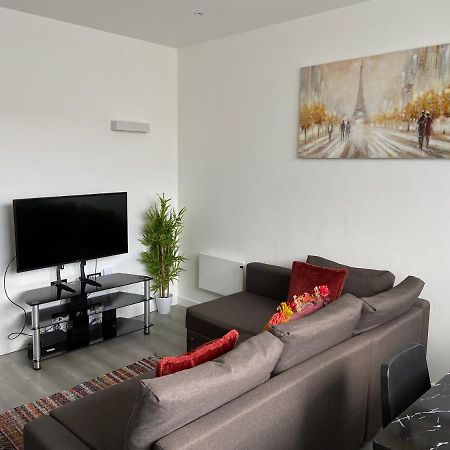 Lovely 2 Double Bedroom Flat With Free Parking - At The Atrium Mk 米尔顿凯恩斯 外观 照片