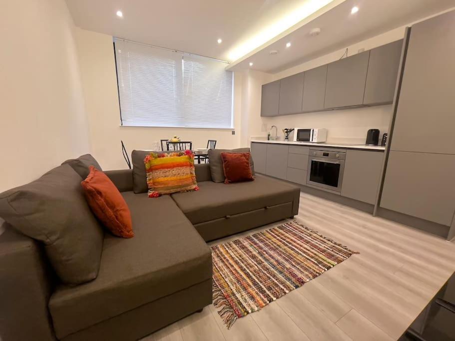 Lovely 2 Double Bedroom Flat With Free Parking - At The Atrium Mk 米尔顿凯恩斯 外观 照片