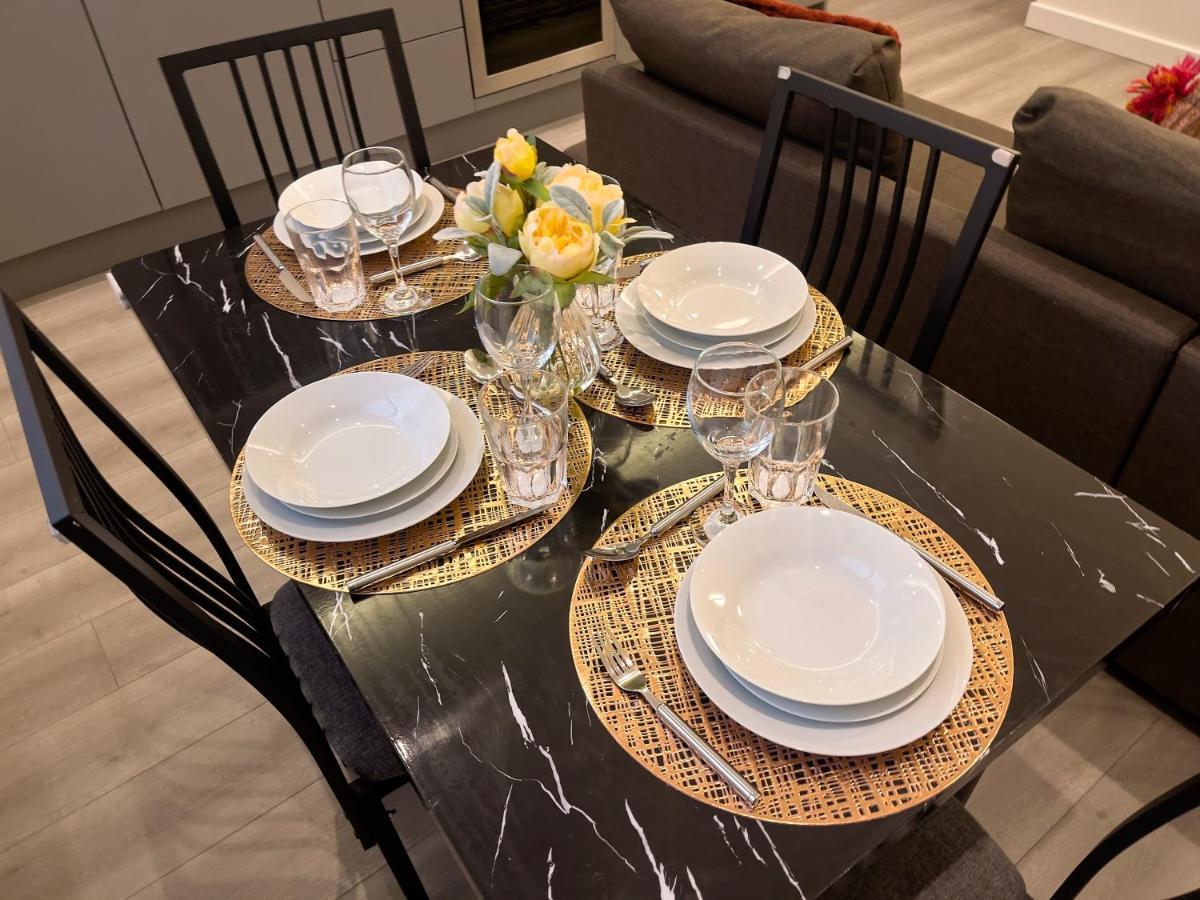 Lovely 2 Double Bedroom Flat With Free Parking - At The Atrium Mk 米尔顿凯恩斯 外观 照片