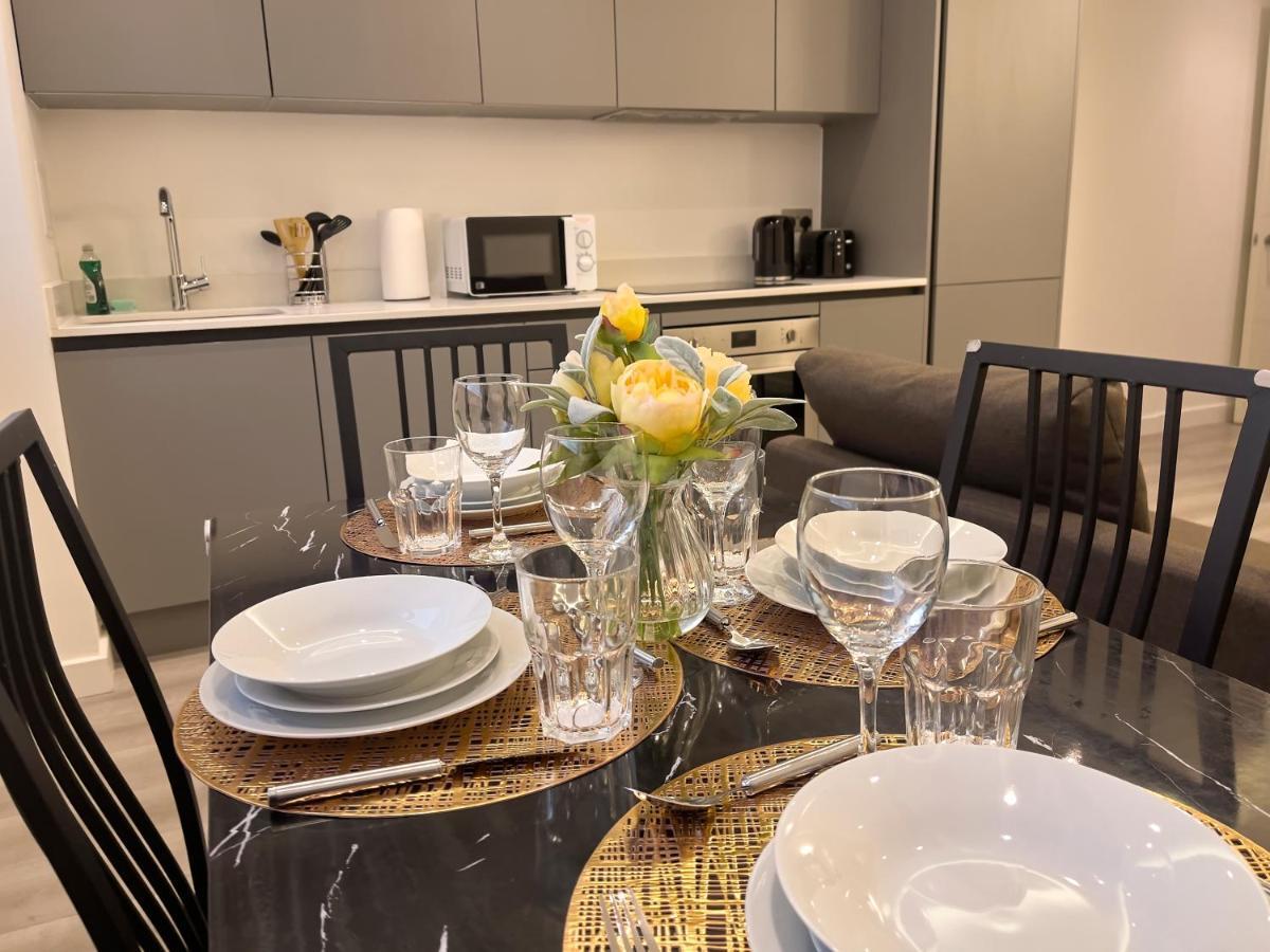 Lovely 2 Double Bedroom Flat With Free Parking - At The Atrium Mk 米尔顿凯恩斯 外观 照片