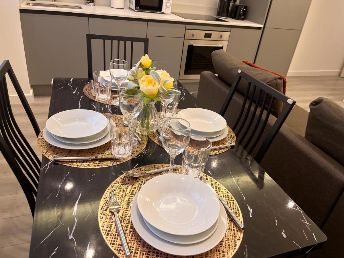 Lovely 2 Double Bedroom Flat With Free Parking - At The Atrium Mk 米尔顿凯恩斯 外观 照片
