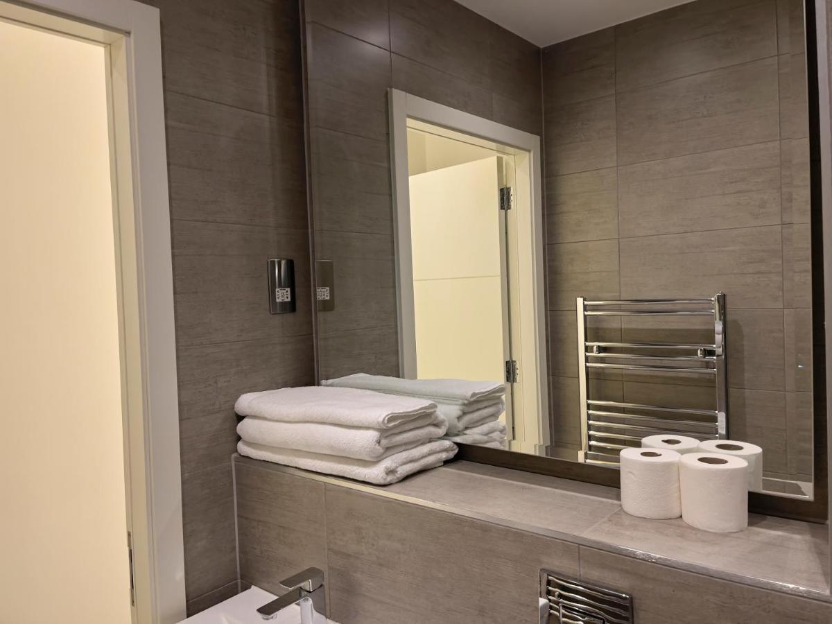 Lovely 2 Double Bedroom Flat With Free Parking - At The Atrium Mk 米尔顿凯恩斯 外观 照片