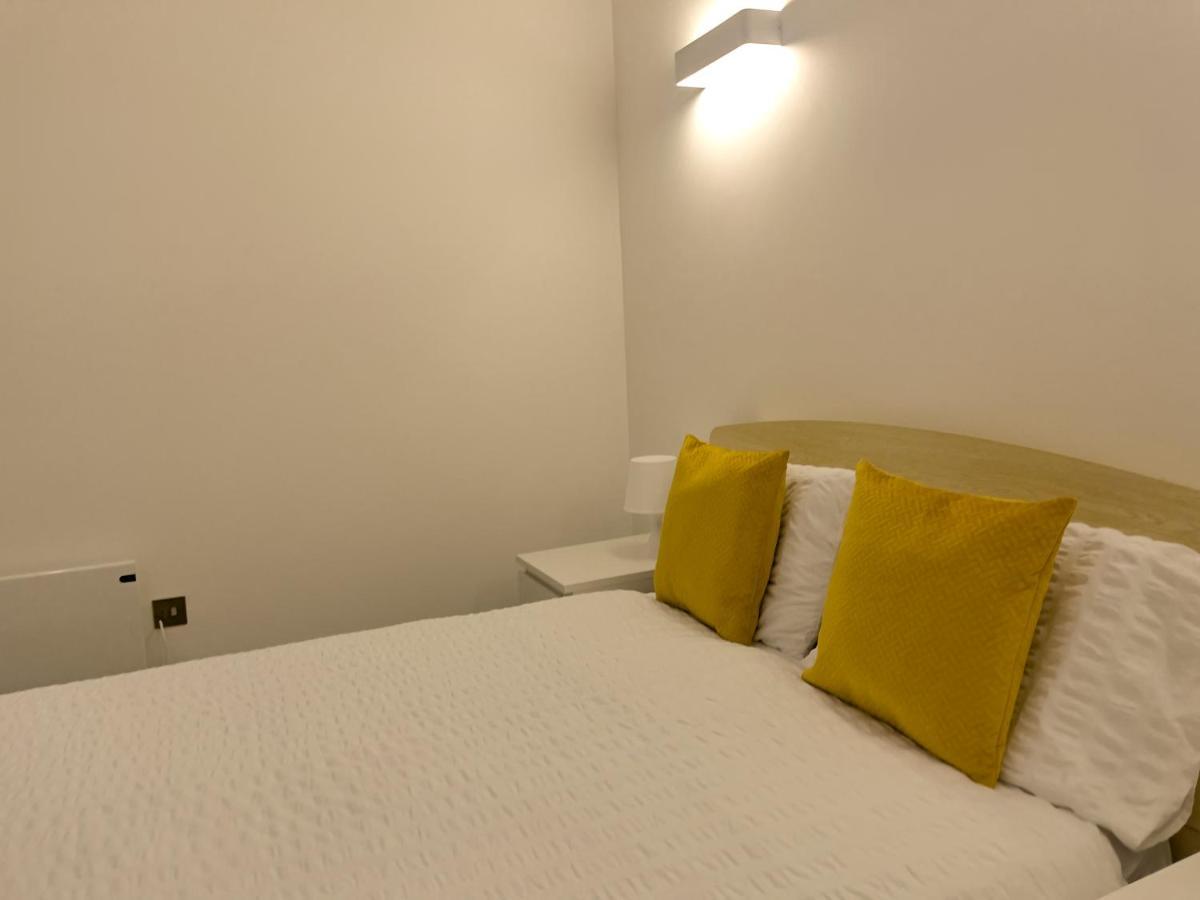 Lovely 2 Double Bedroom Flat With Free Parking - At The Atrium Mk 米尔顿凯恩斯 外观 照片