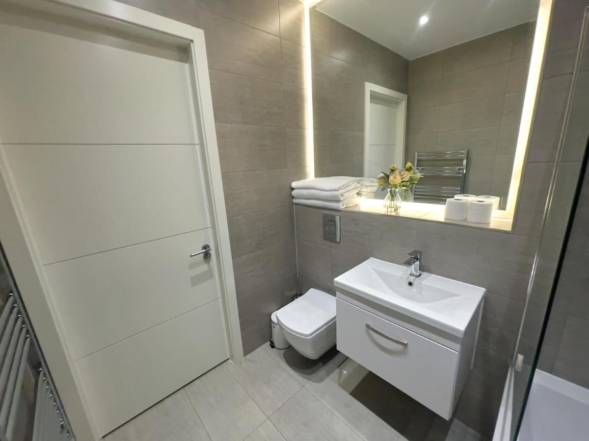 Lovely 2 Double Bedroom Flat With Free Parking - At The Atrium Mk 米尔顿凯恩斯 外观 照片
