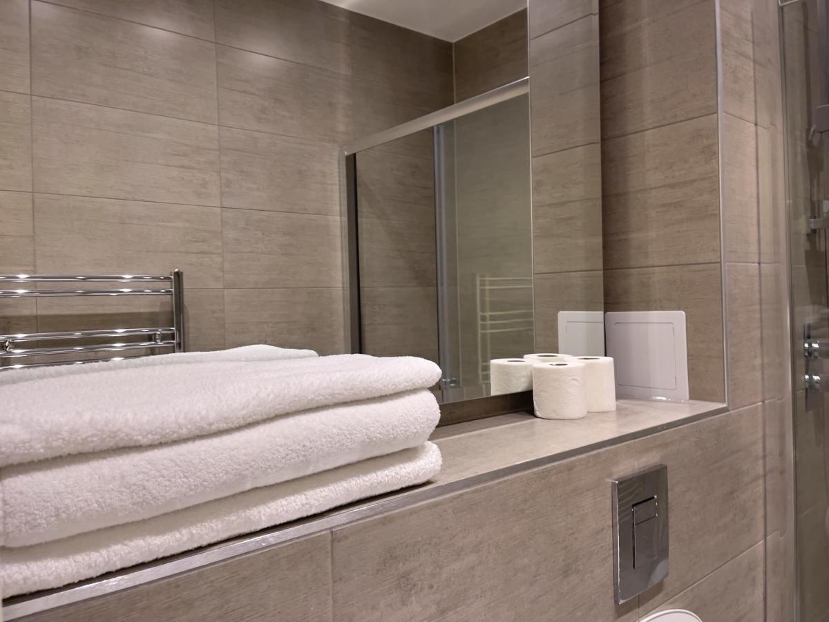 Lovely 2 Double Bedroom Flat With Free Parking - At The Atrium Mk 米尔顿凯恩斯 外观 照片