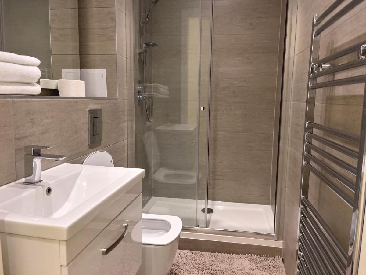 Lovely 2 Double Bedroom Flat With Free Parking - At The Atrium Mk 米尔顿凯恩斯 外观 照片