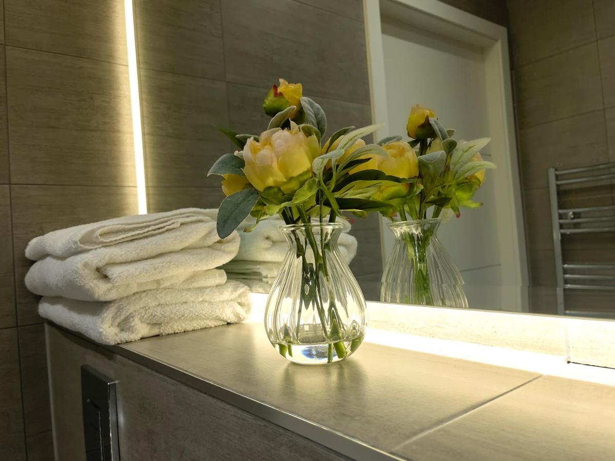 Lovely 2 Double Bedroom Flat With Free Parking - At The Atrium Mk 米尔顿凯恩斯 外观 照片