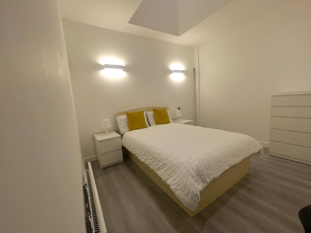 Lovely 2 Double Bedroom Flat With Free Parking - At The Atrium Mk 米尔顿凯恩斯 外观 照片