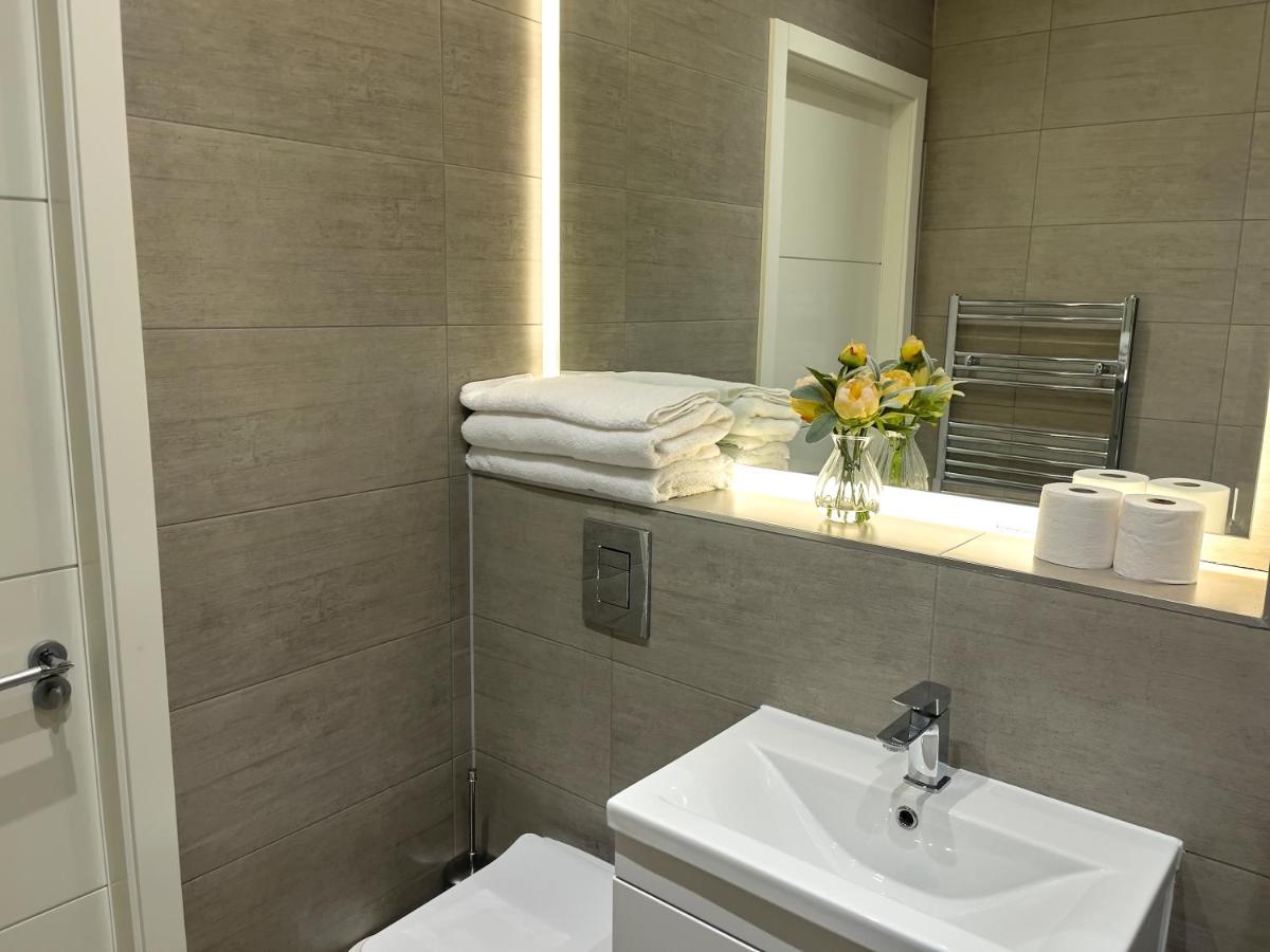 Lovely 2 Double Bedroom Flat With Free Parking - At The Atrium Mk 米尔顿凯恩斯 外观 照片